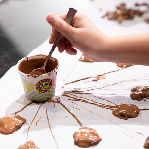 VELİEFENDİ ÇOCUK ÇİKOLATA ATÖLYESİ VELİEFENDİ ÇOCUK ÇİKOLATA ATÖLYESİ